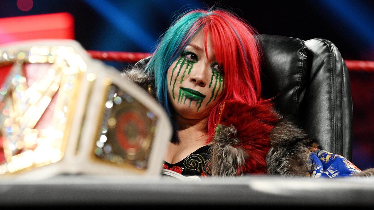 Asuka unbothered by Goldberg's bald ass
