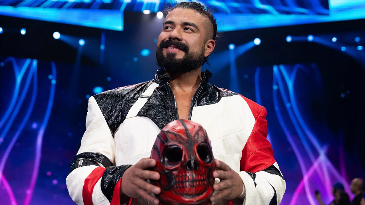 Andrade El Idolo holding mask