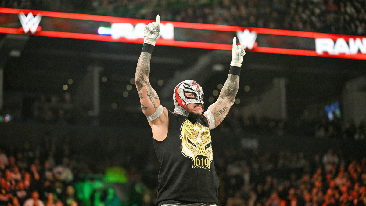 Rey Mysterio Injury Scare On WWE Raw